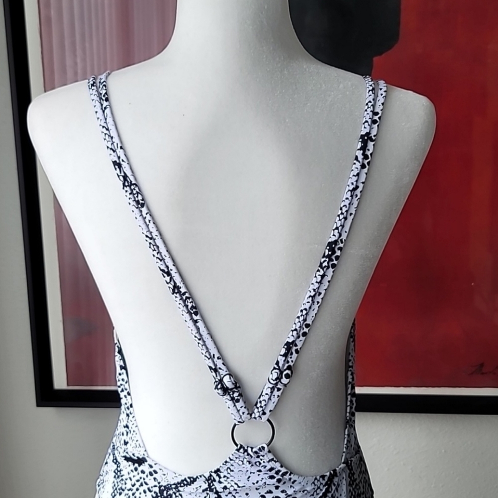 Kendall + Kylie NWT Snakeskin Print One-Piece Swimsuit Size Small In White/Black - Picture 6 of 13